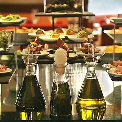 Crowne Plaza By Ihg Hotel